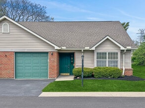 Building Photo - Beautiful 2 Beds 2 Baths Villa w/ Sunroom