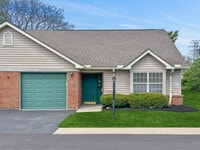 Building Photo - Beautiful 2 Beds 2 Baths Villa w/ Sunroom