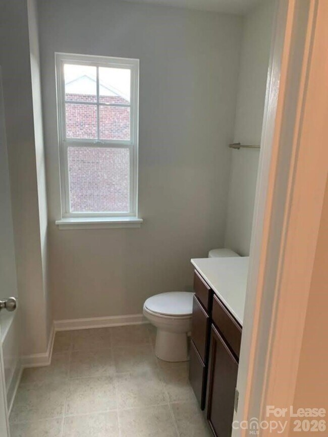 Building Photo - 9303 Grand Valley Dr