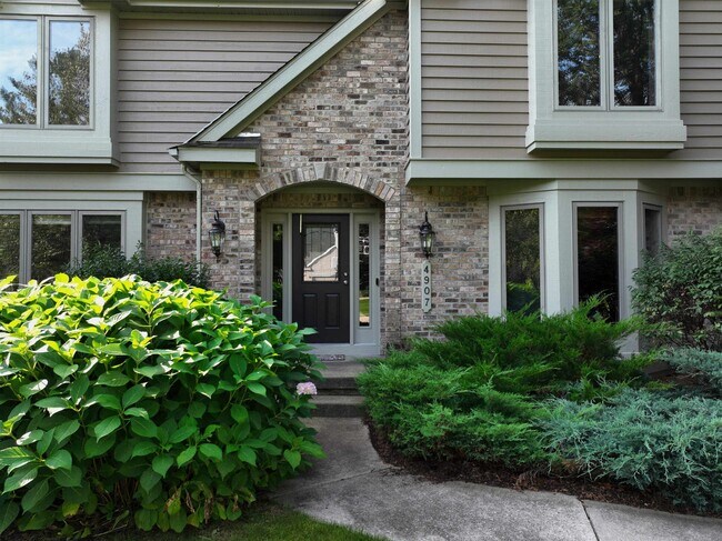 Building Photo - 4907 Pinewood Ct