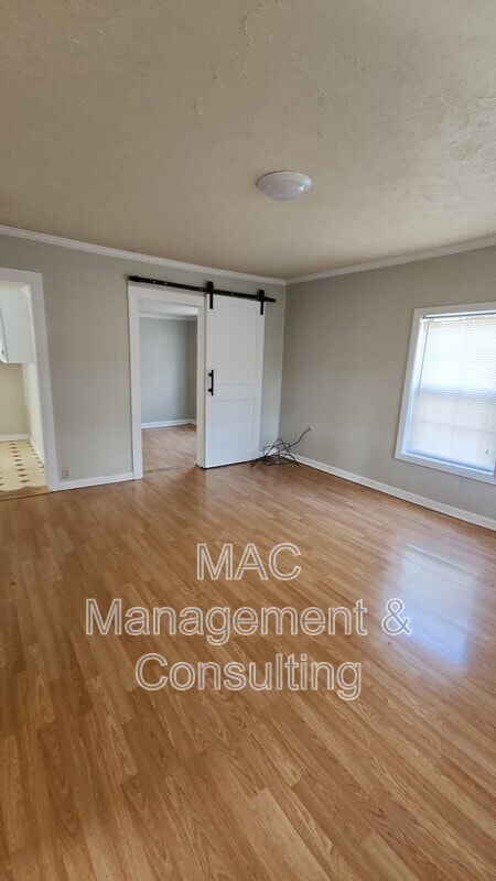 Building Photo - 311 S Mark Twain St