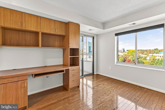 Building Photo - 2151 Jamieson Ave