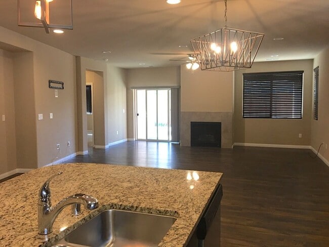 Building Photo - Sparks 3 Bedroom, 3 Bath Single Story - Ne...