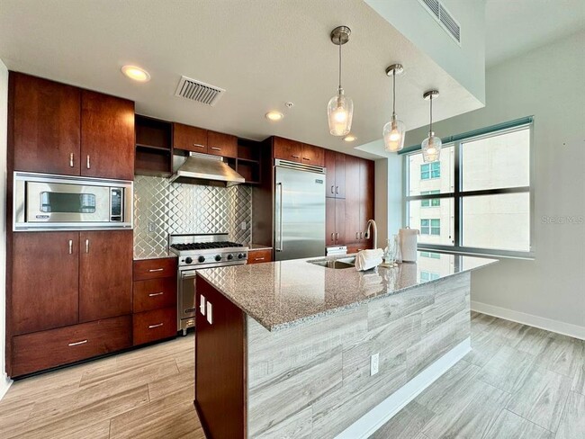 Building Photo - 1208 E Kennedy Blvd