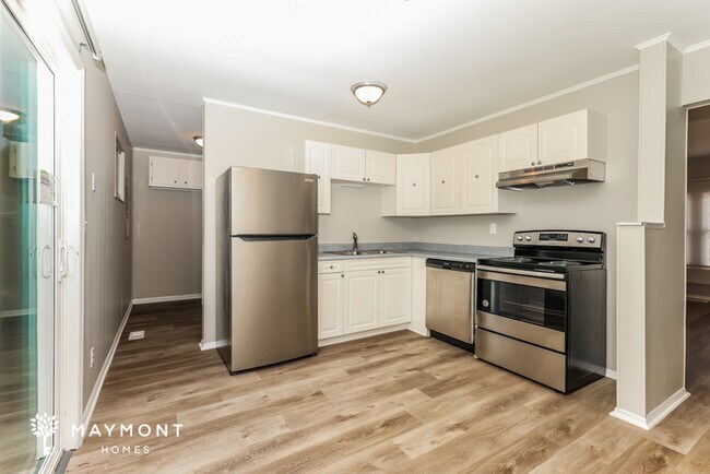 Building Photo - 4 Bedroom Brick Home