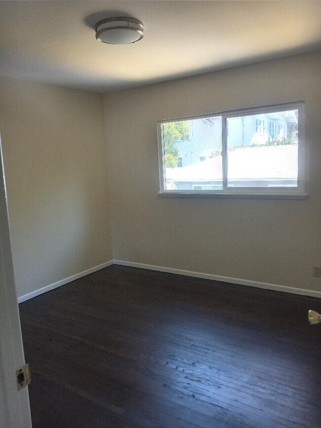 Building Photo - 822 E Sacramento St