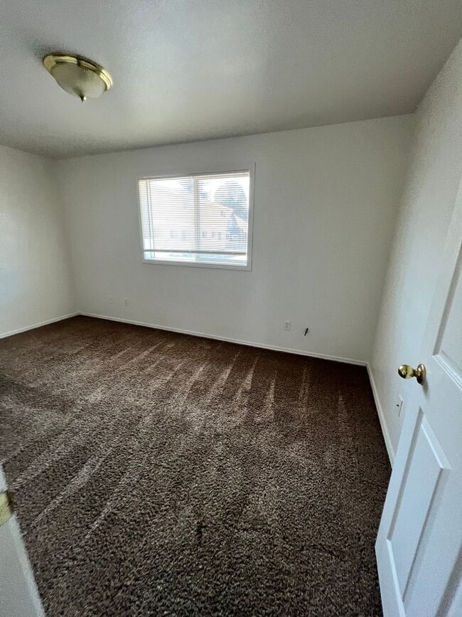 Building Photo - 297 S 9th Ct