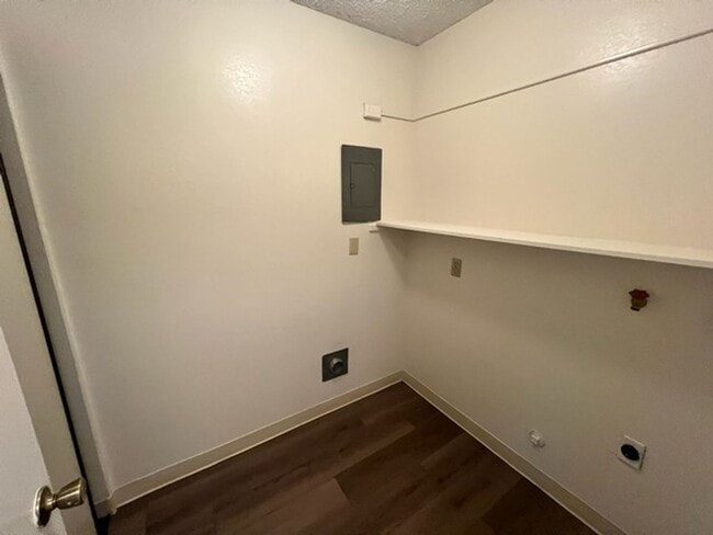 Building Photo - Updated Two Bedroom Sparks Condo in Gated Community