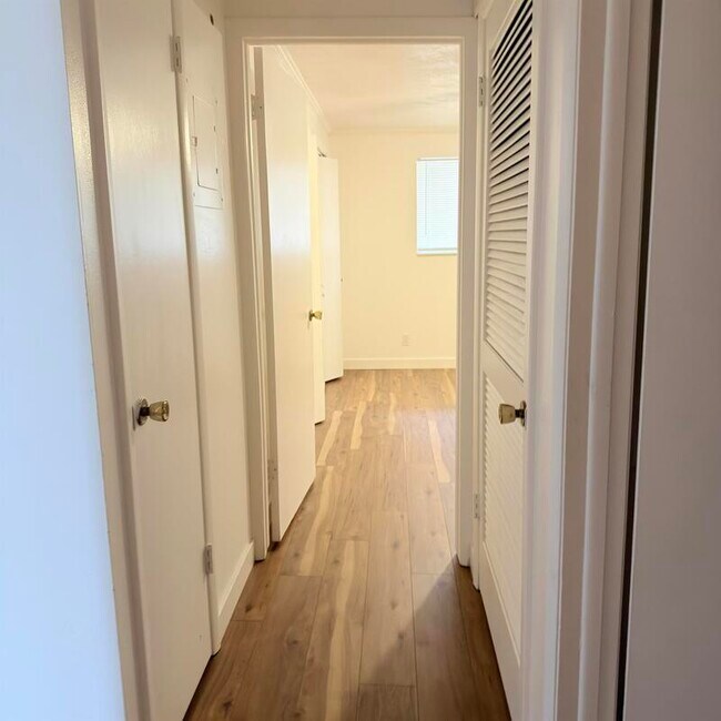 Building Photo - 7375 S Highland Dr