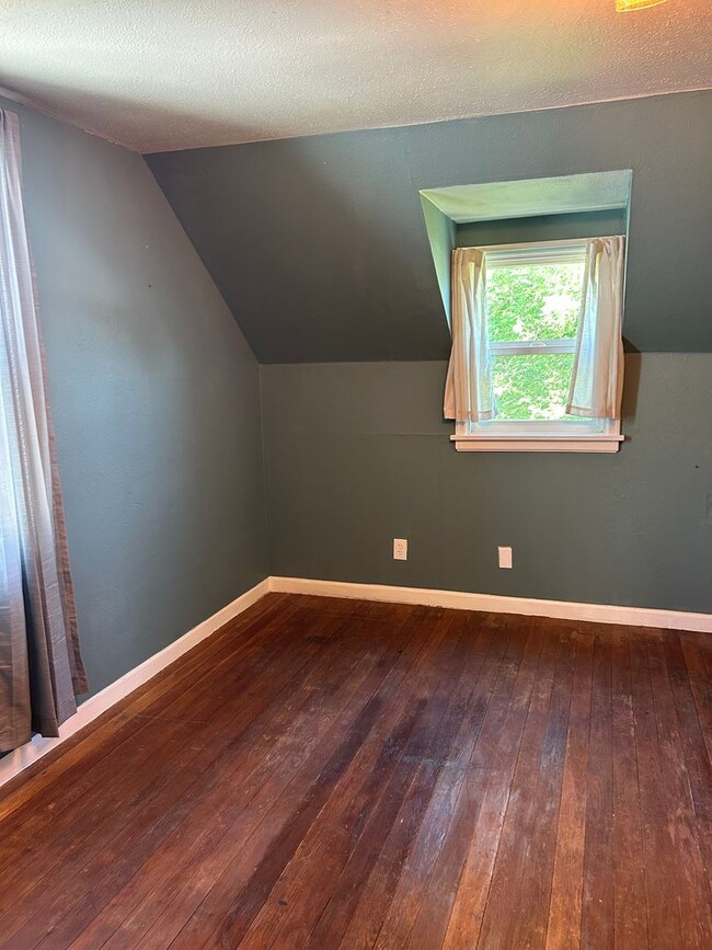 Building Photo - Spacious 3-Bedroom Home for Rent in Evergr...