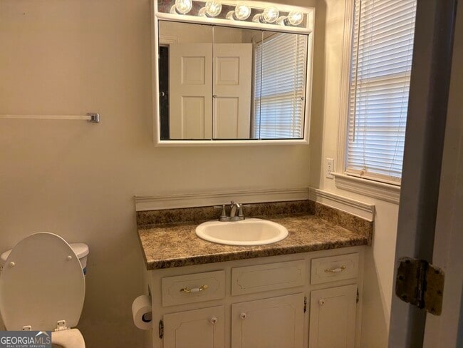 Building Photo - 831 US-25