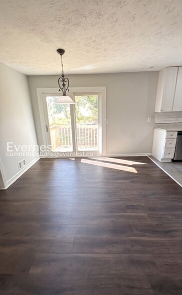 Building Photo - 193 W Canterbury Dr