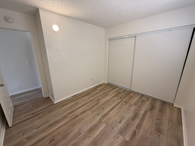 Building Photo - 3711