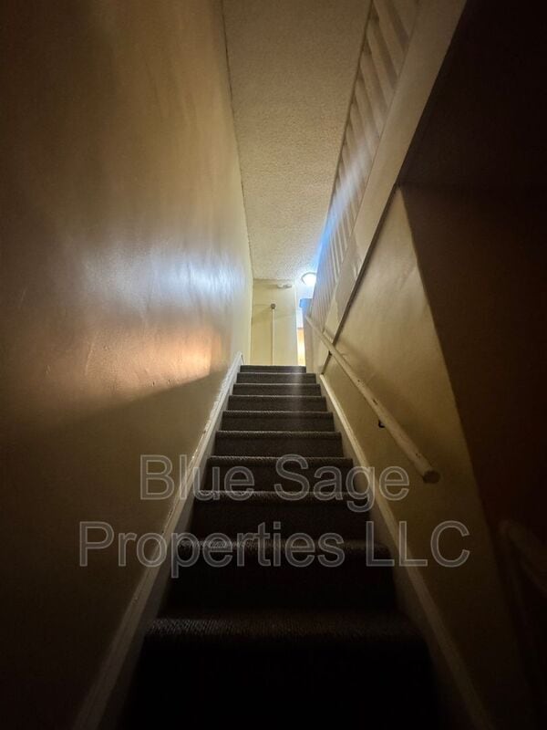 Building Photo - 906 Coates St