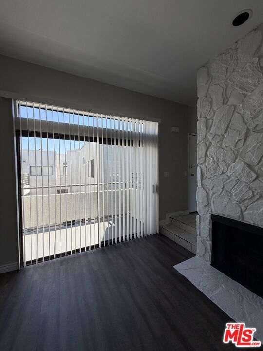 Building Photo - 18630 Burbank Blvd