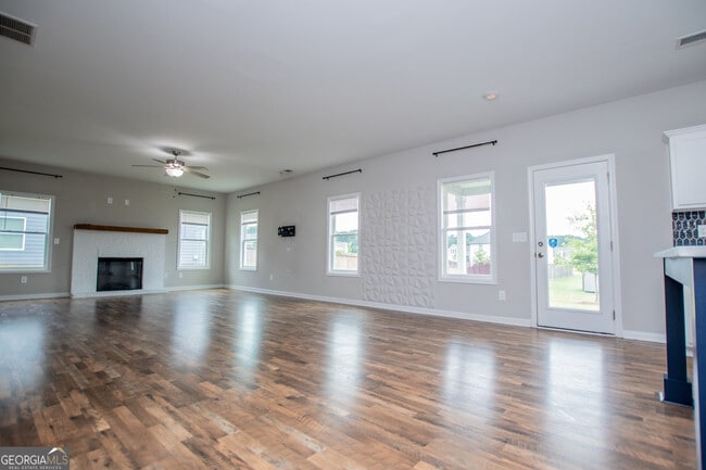 Building Photo - 132 Springwood Dr
