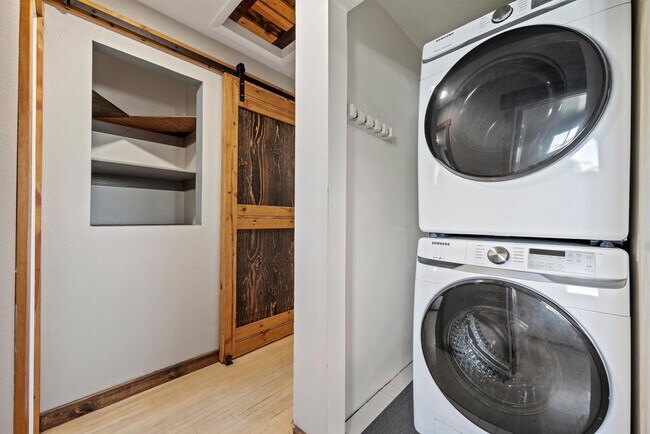Building Photo - Updated 2 Bedroom Home in North Park Hill | Fresh Paint & Prime Denver Location