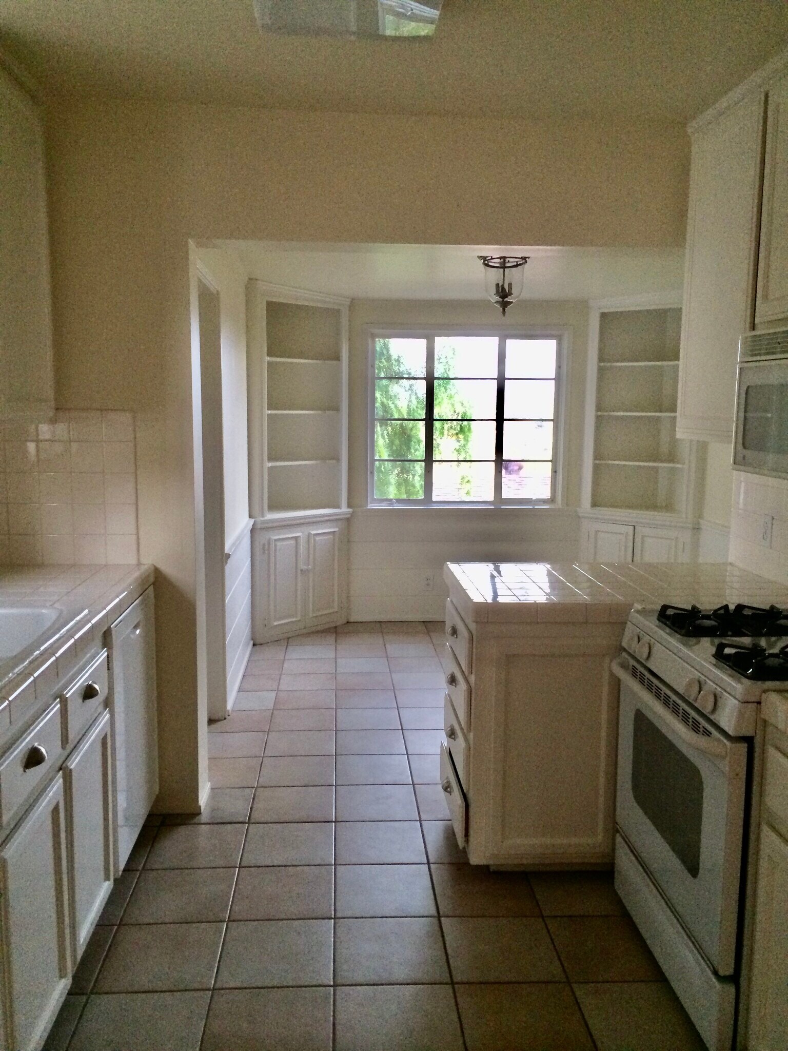 Sitting area with view - 3177 A St