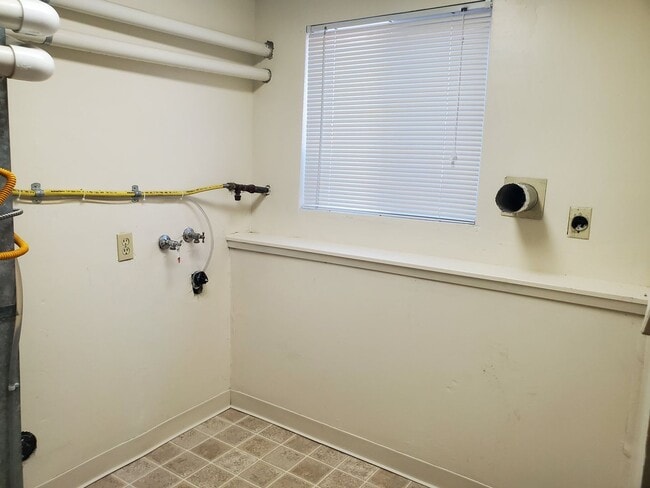 Building Photo - 3 Bedroom Home In East Bremerton