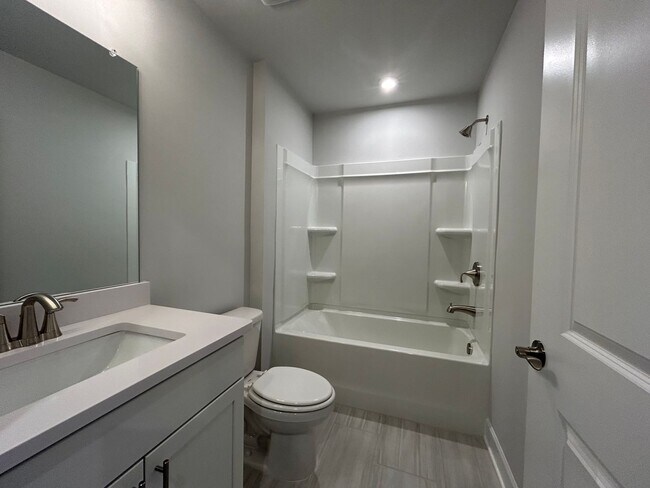 Building Photo - 450 Bandon Wy