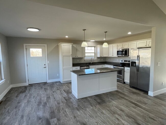 Building Photo - Built in 2020! 3 Bed 2 Bath w/ FENCE and UF Walk Out Basement