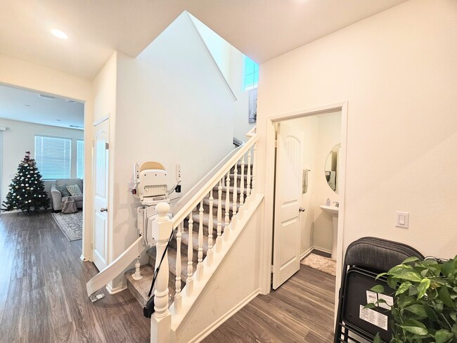 Building Photo - Beautiful Condo In a Nice Neighborhood 2 car garage