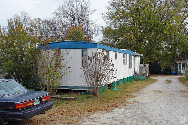 Primary Photo - 1300 Woodside Ave