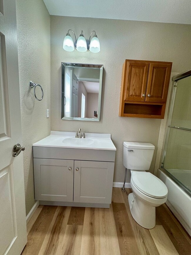 Building Photo - 2 Bedroom +Office in Stratmoor Valley