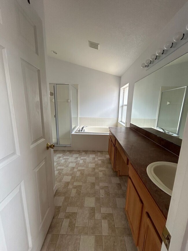 Building Photo - 136 Grantham Dr