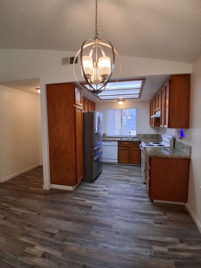 Building Photo - Single Level 3 BR Home w/ 2-car Garage & Backyard!