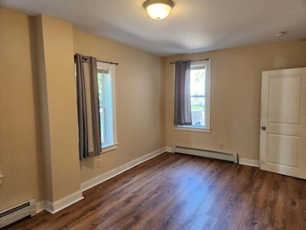 Building Photo - 291 Main St