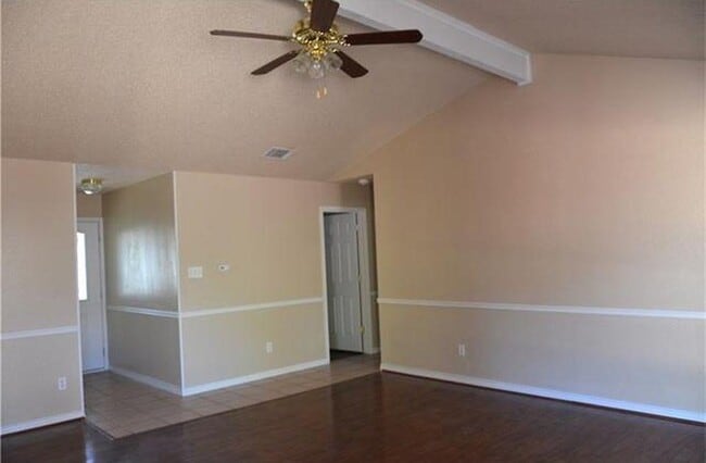 Building Photo - 609 Riverwood Dr