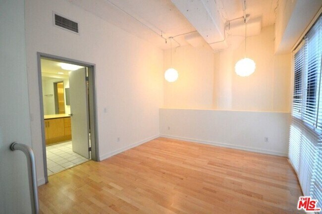 Building Photo - 1100 S Grand Ave
