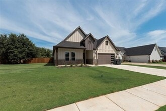 Building Photo - 1823 Meadowview