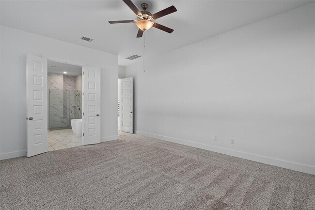 Building Photo - 724 Pinnacle View Dr