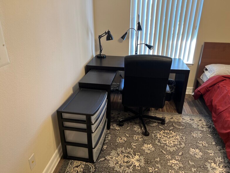 Building Photo - 8889 Caminito Plz