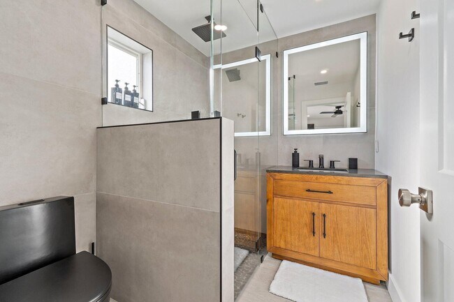 Building Photo - 4193 Hyacinth Cir N