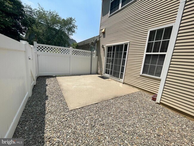 Building Photo - 26 Normandy Dr