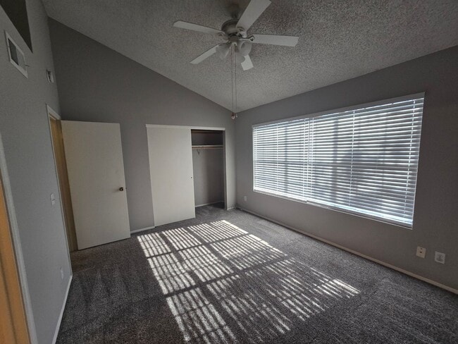 Building Photo - 2 Bedroom/2.5 Bathroom Townhome in Chandler