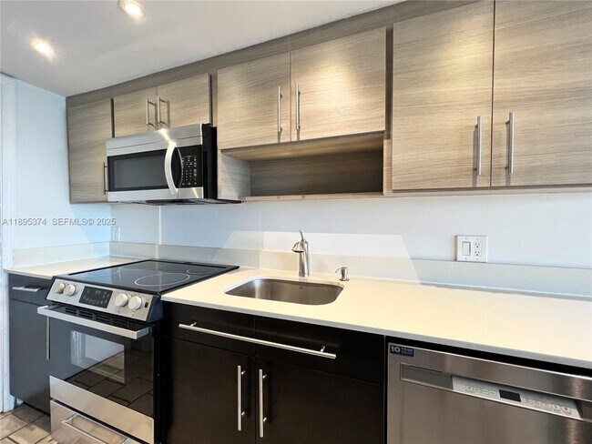 Building Photo - 555 Crandon Blvd