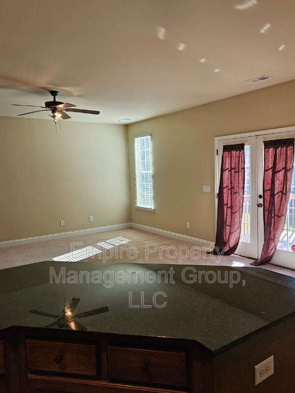 Building Photo - 13 Trillium Ct