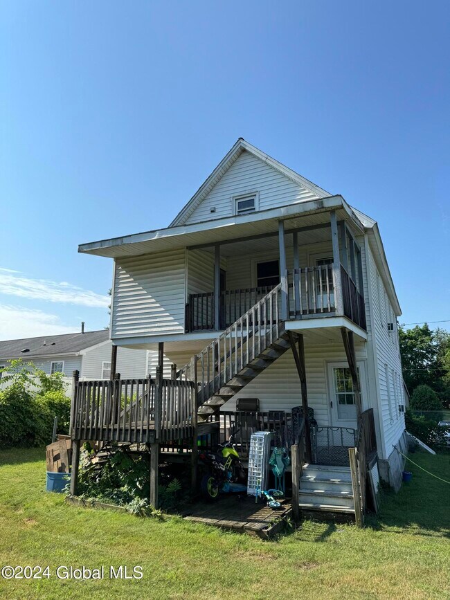 Building Photo - 5 Ferris St