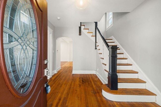 Building Photo - Spacious Corner-Lot Home on Carolina Ave