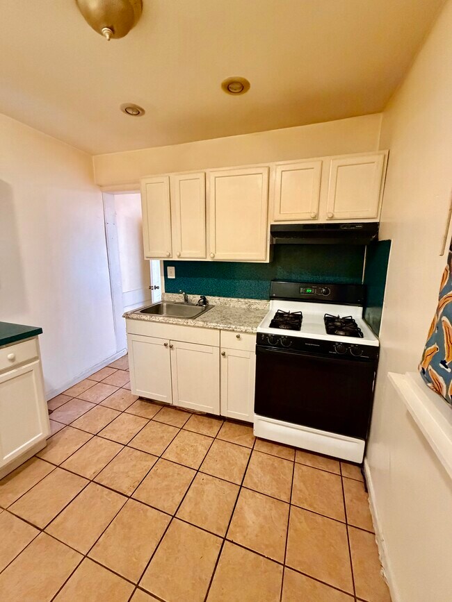 Building Photo - 1531 W Tucker St