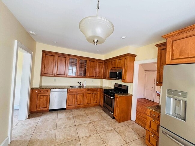 Primary Photo - 131 Berry Hill Rd