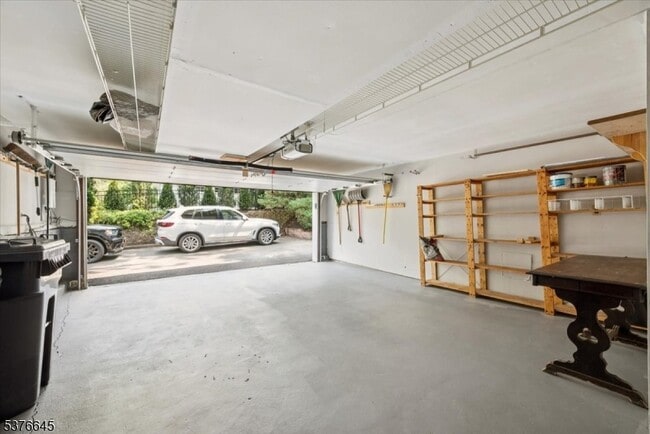 Building Photo - 19 Braidburn Way