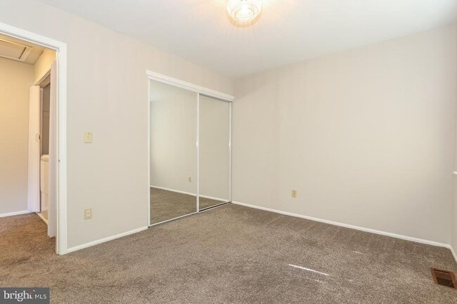 Building Photo - 190 Peregrine Dr