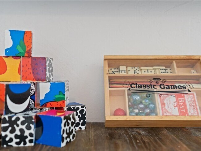 Building Photo - 14975 River Rd