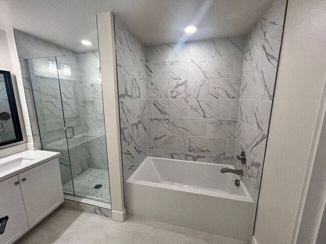 Building Photo - Brand New 2 bed 2 bath Townhome Rolling Hills Estates