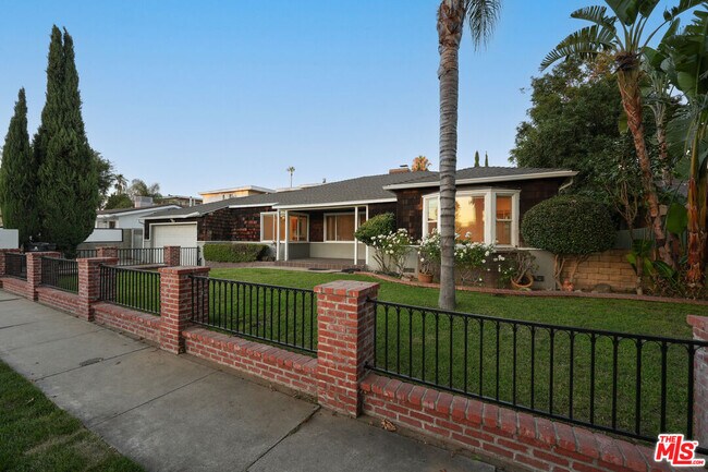 Building Photo - 6932 Mammoth Ave